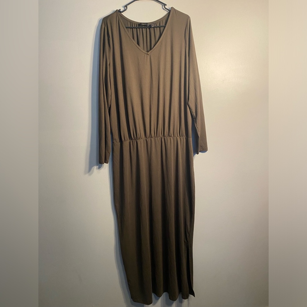 Item 110 Gilli Olive-Brown V-Neck Long Sleeve Maxi Dress